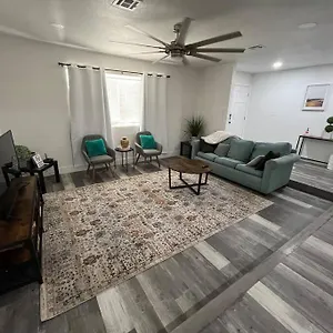 3bedroom 2bath 15 Min To Strip 10 Downtown Holiday home